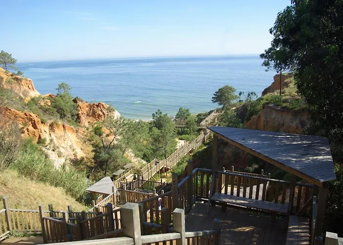 Stunning 1-bed In Olhos De Agua Appartamento